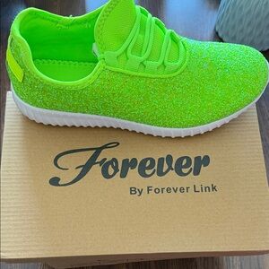 Forever Link Women’s Bright Green Sparkle Sneakers size 8